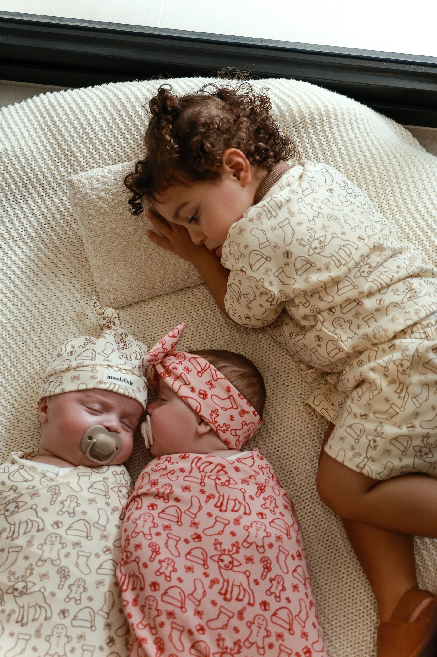 Merry Swaddle & Bow Set
