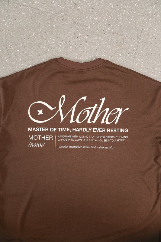 Nadměrné tričko s nápisem „Matka“