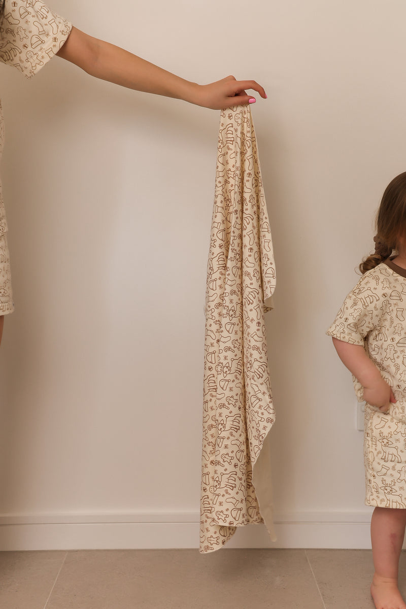 Merry Swaddle & Beanie Set